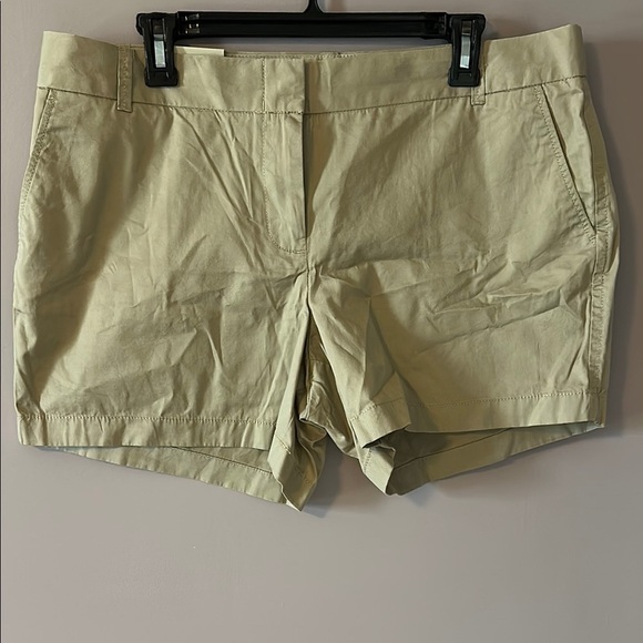 Women's J Crew Chino City Fit Tan Shorts 5’’ inseam - 14 - Picture 1 of 5